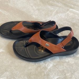 Aerosoft women’s sandals